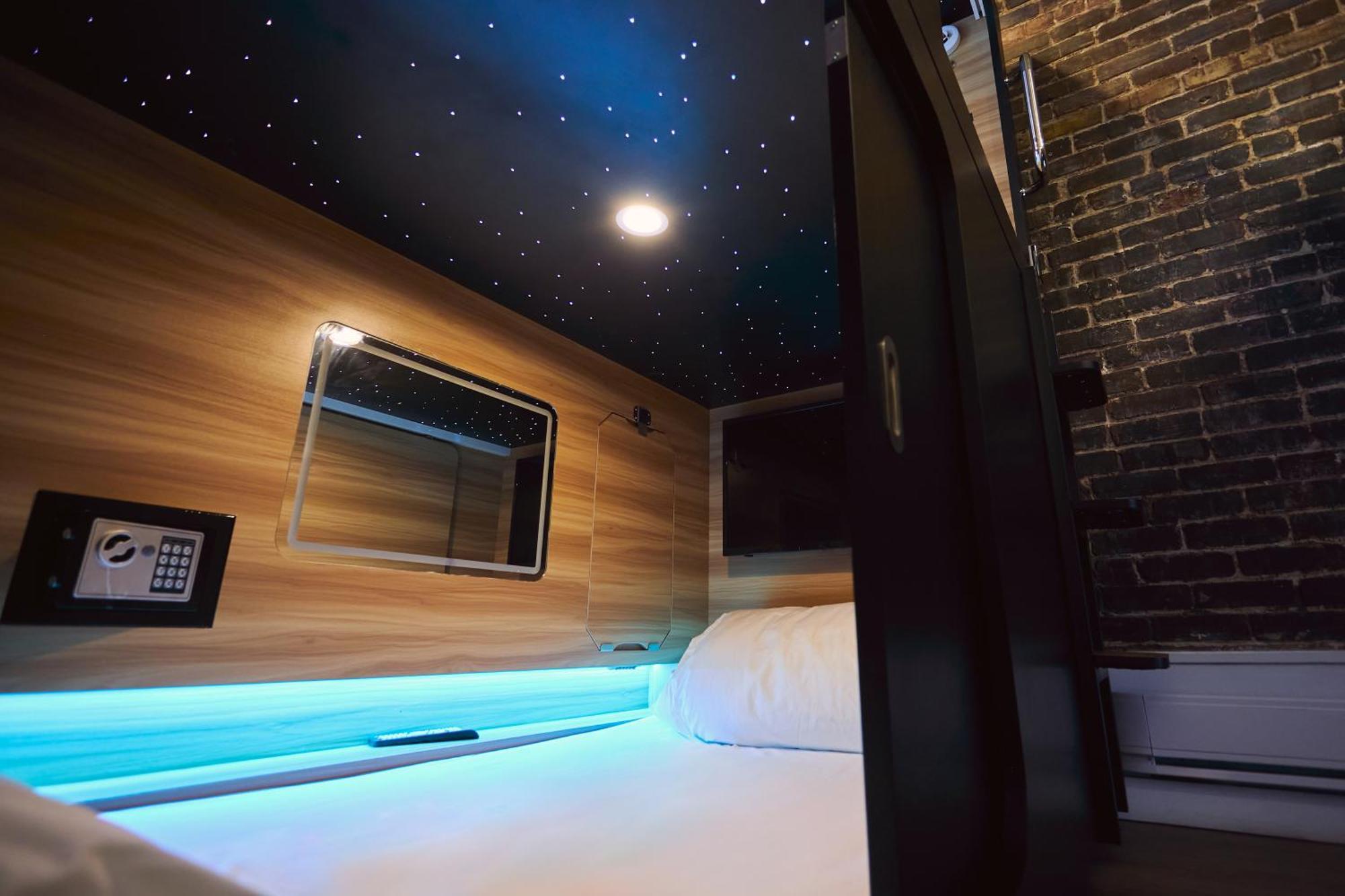 Capsule Hotel Montreal Luaran gambar