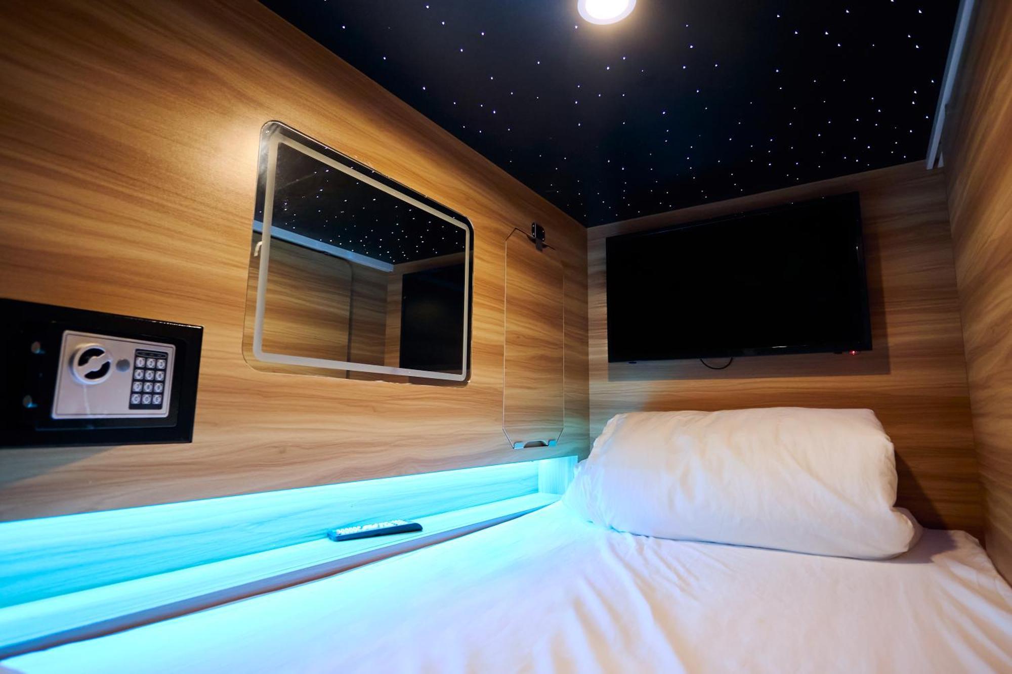 Capsule Hotel Montreal Luaran gambar