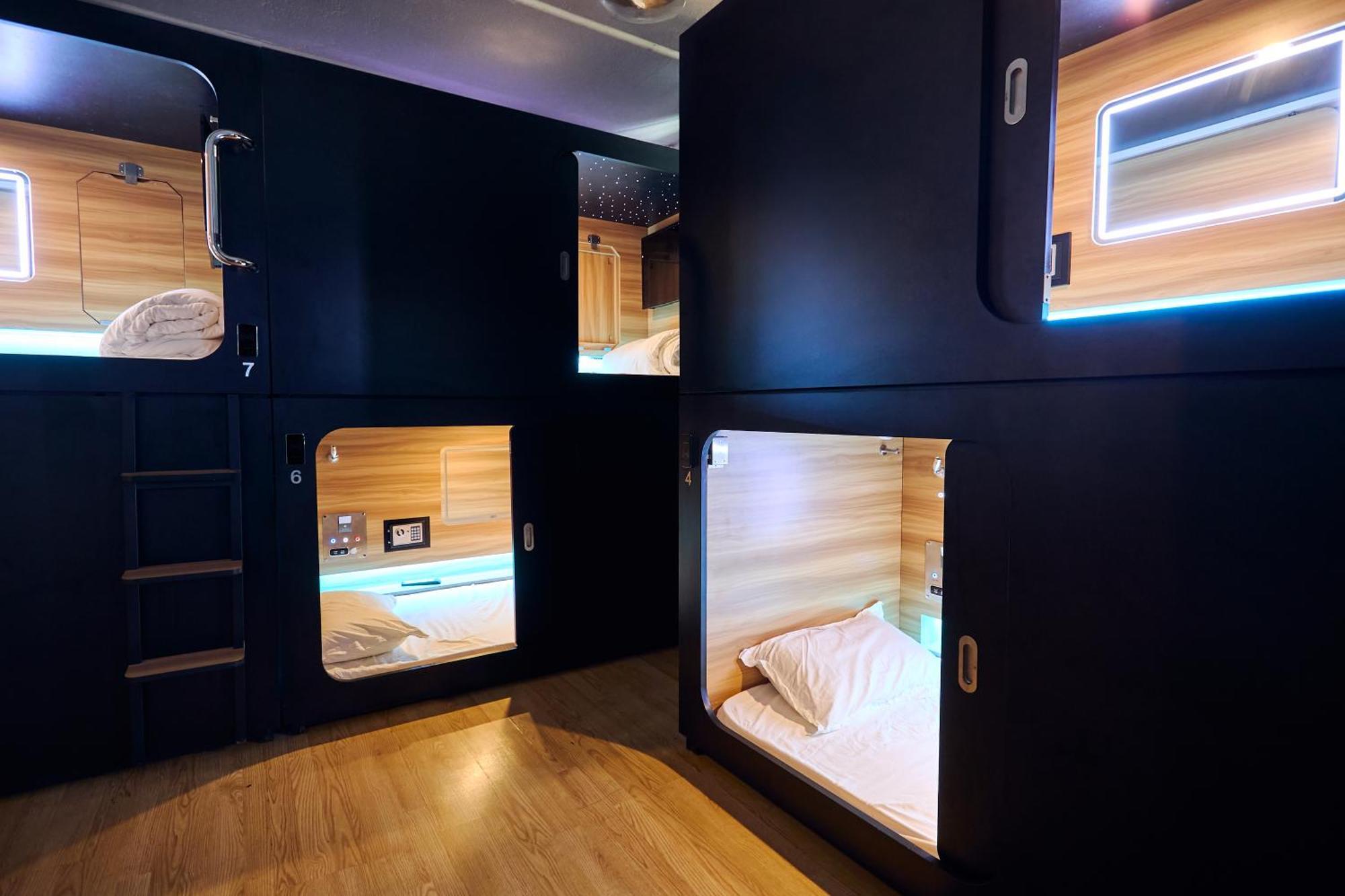 Capsule Hotel Montreal Luaran gambar